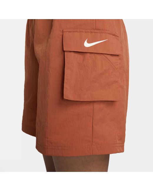 Shorts a vita alta in tessuto sportswear essential di Nike in Brown
