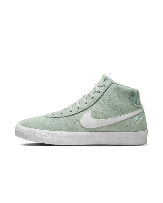 highlight green nike shoes