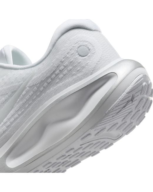 Nike White Journey Run Road Running Shoes