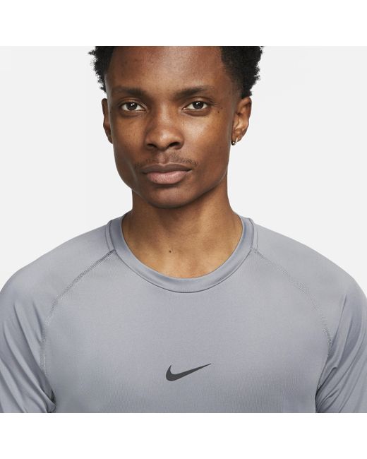 Nike Pro Aansluitende Herentop Met Dri-Fit En Korte Mouwen in het Gray voor heren