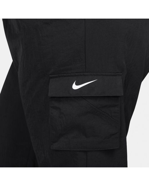 Pantaloni cargo a vita alta in tessuto sportswear essential di Nike in Black