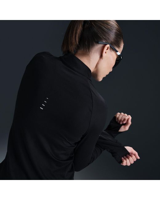 Top Da Running Con Zip A 1/4 Dri-Fit Uv Swift – Donna di Nike in Black