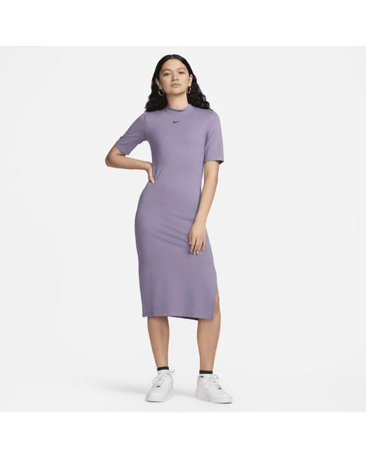 Nike Sportswear Essential Aansluitende Midi Jurk in het Purple