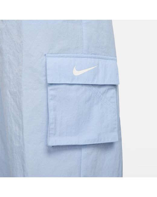 Pantaloni cargo a vita alta in tessuto sportswear essential di Nike in Blue