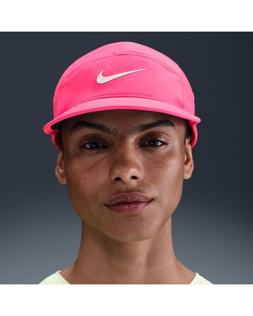 Nike Dri-Fit Fly Ongestructureerde Swoosh Pet in het Pink