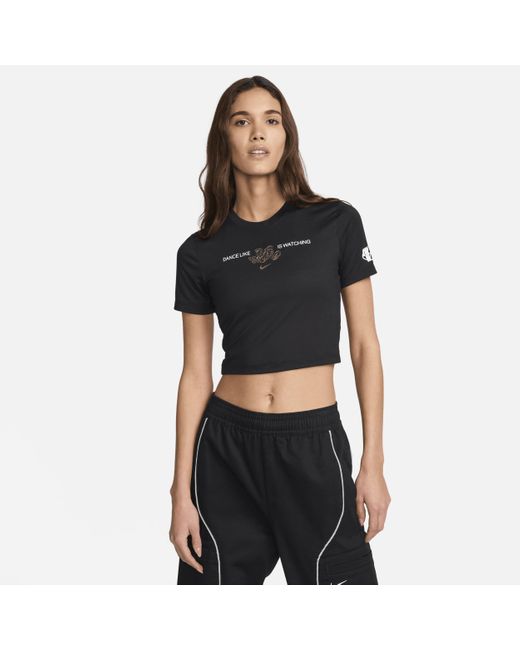 T-shirt a manica corta sportswear di Nike in Black