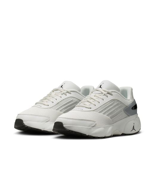 Nike White Trunner Flow Shoes