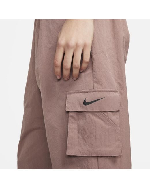 Nike Sportswear Essential Geweven Cargobroek Met Hoge Taille in het Brown