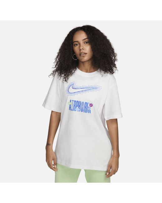 T-shirt con grafica sportswear di Nike in White