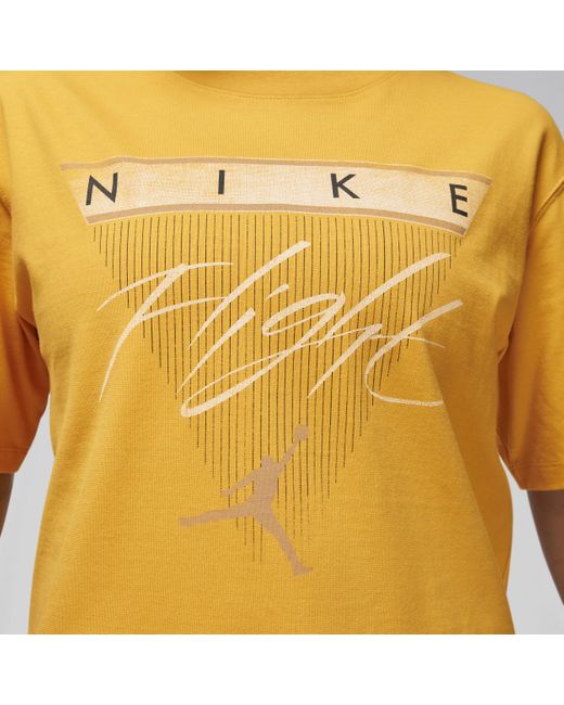 Nike Jordan Flight Heritage T-shirt Met Graphic in het Yellow