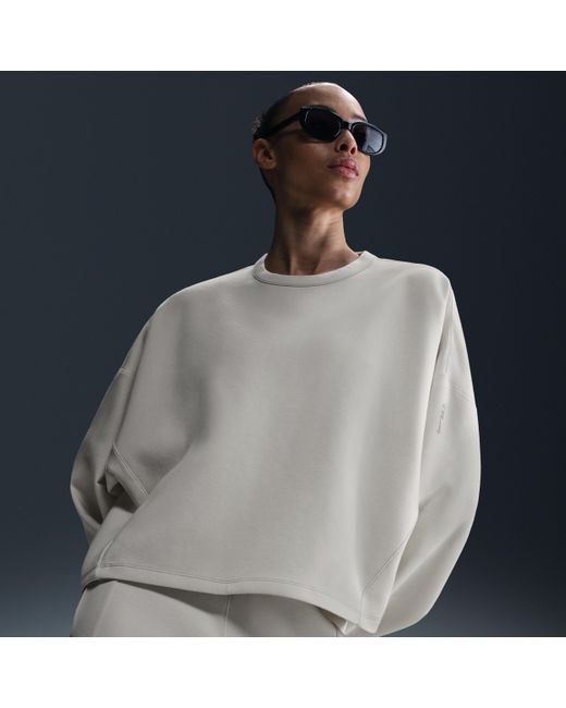 Nike 24.7 Impossiblysoft Dri-Fit Oversized Damestop Met Ronde Hals in het Gray