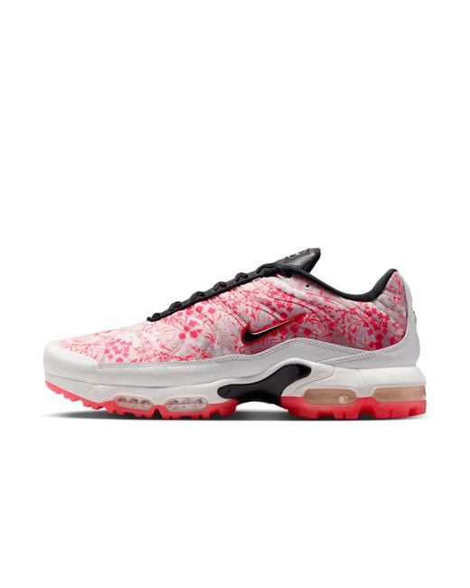 Nike Pink Air Max Plus G Golf Shoes for men