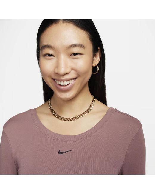 Nike Sportswear Chill Knit Aansluitende Top Met Mini-rib, Lange Mouwen En Een Diep Uitgesneden Rug in het Purple