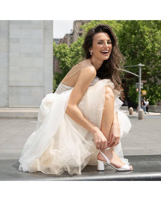 Nina Nigella-white
