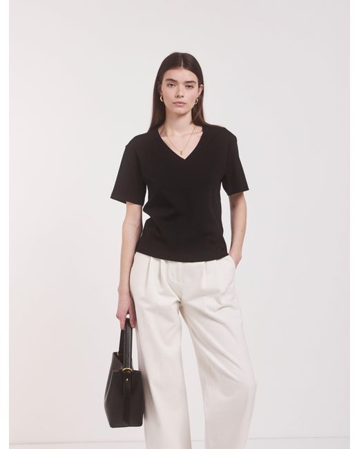 NINETY PERCENT Natural Compact Cotton V Neck T-shirt In Black