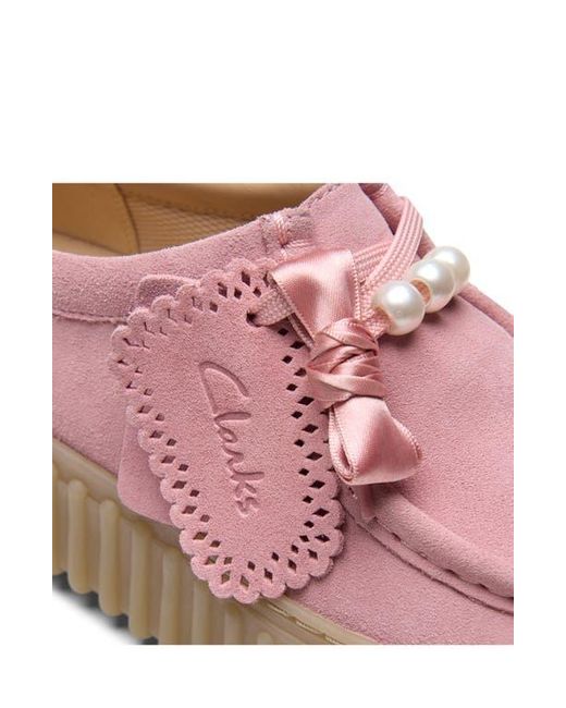 Clarks Pink Torhill Bee Chukka Sneaker