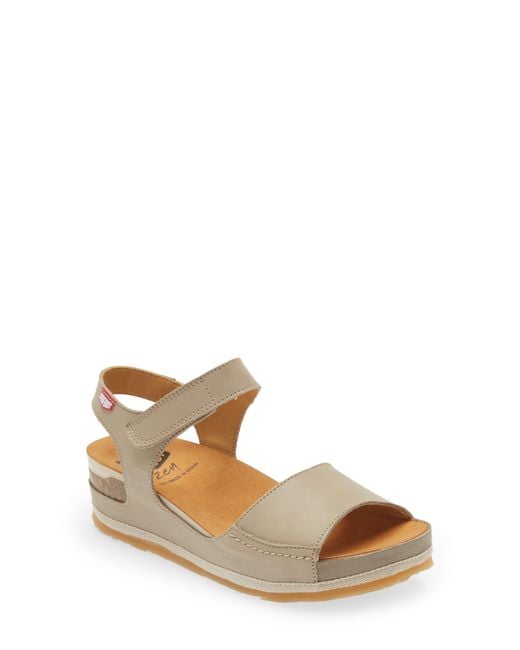 On Foot Brown Platform Sandal