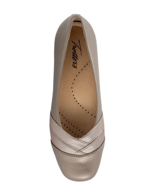 Trotters Brown Stella Flat