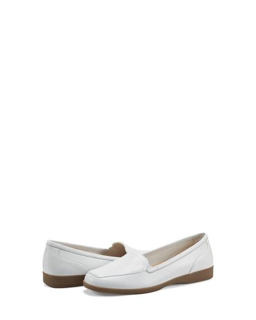 Easy Spirit Women's White Devitt Flat