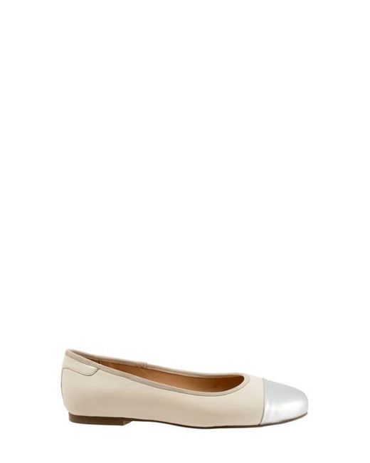 Trotters Natural Clara Cap Toe Flat