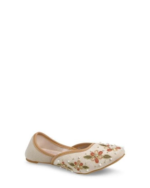 Fuchsia White Chaman Flat