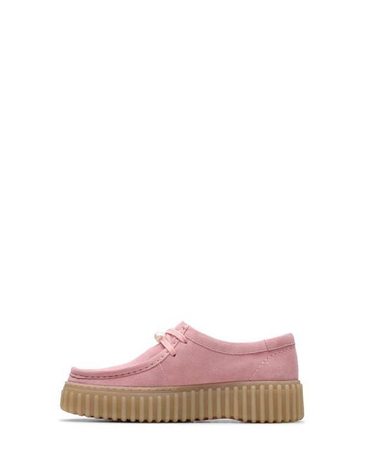 Clarks Pink Torhill Bee Chukka Sneaker