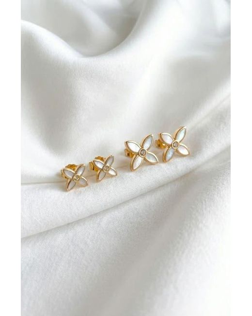 Murkani Metallic Floral Stud