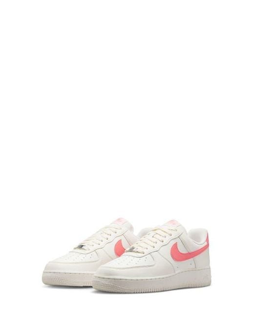 Nike Pink Air Force 1 '07 Se Sneaker