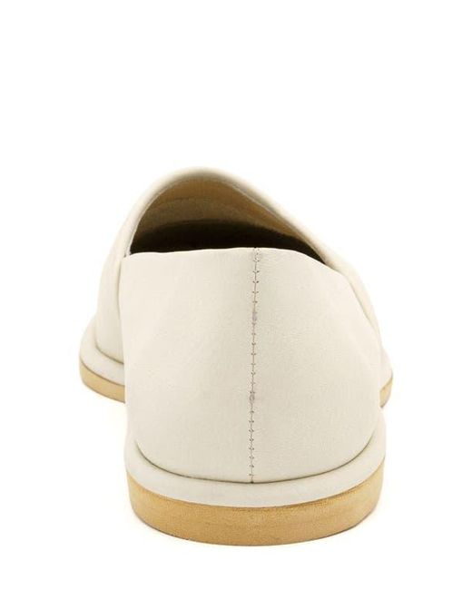 Amalfi by Rangoni White Geometrica Flat