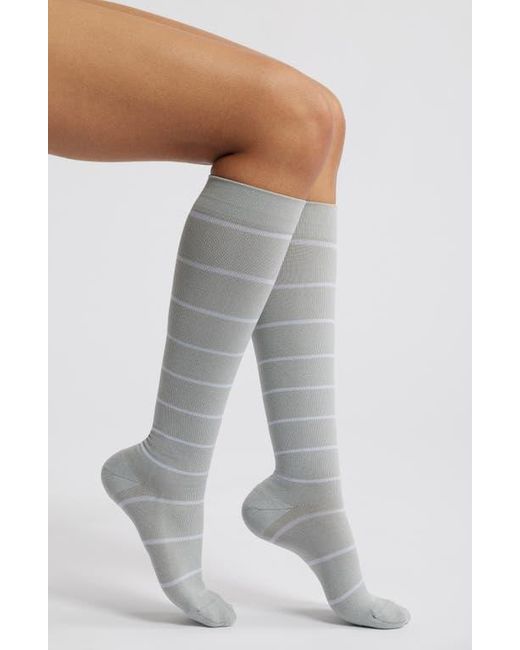 COMRAD White Stripe Knee High Compression Socks