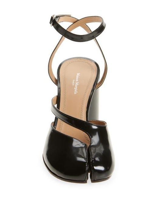 Maison Margiela Tabi Ankle Strap Pump in Black | Lyst