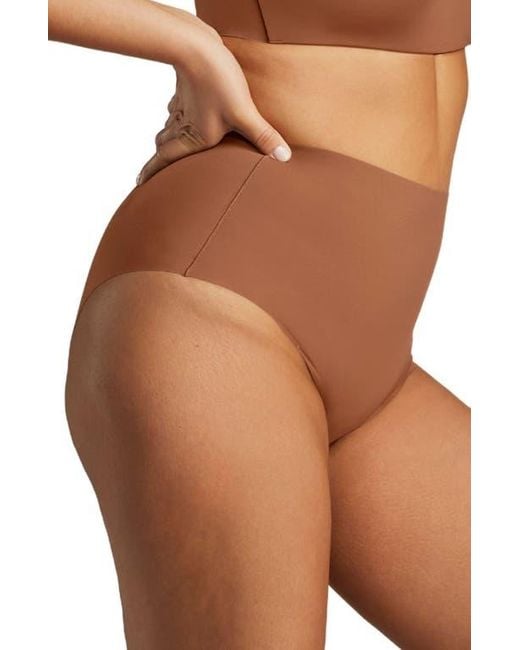 Siella Brown No-Show Shaping Brief