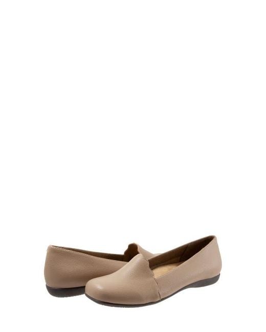 Trotters Natural Sage Flat