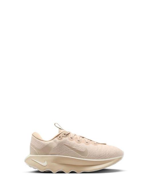 Nike Natural Motiva Walking Shoe
