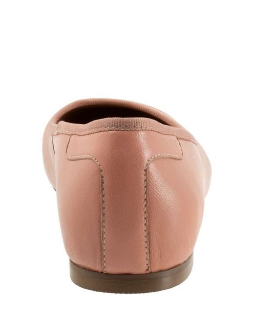 Trotters Brown Clara Cap Toe Flat