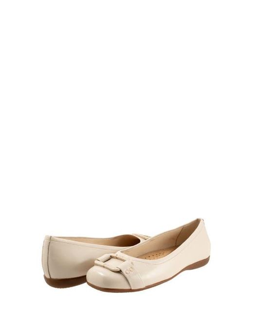 Trotters Natural Sizzle Signature Flat