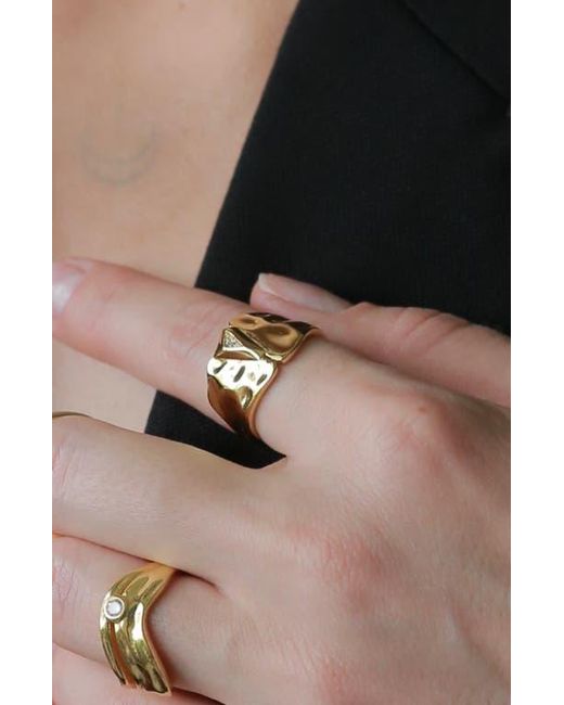 Retro Chic White Snowing Ring