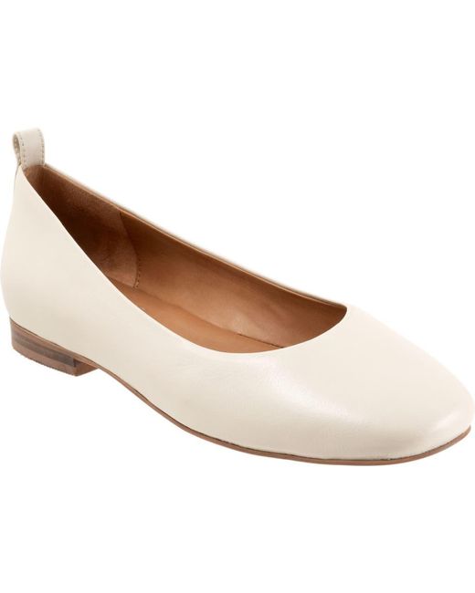 Softwalk® White Kiris Flat