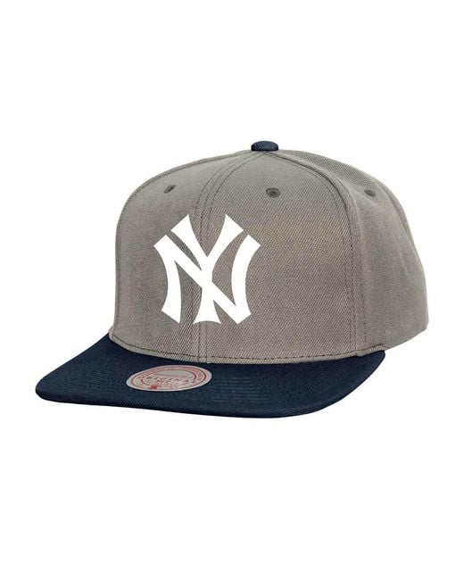 Mitchell & Ness Gray New York Yankees Cooperstown Collection Basic Flip Snapback Hat for men