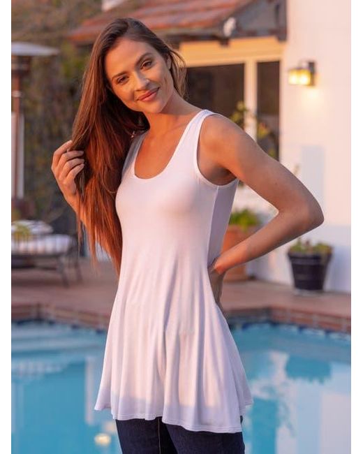 24seven Comfort Apparel White Scoop Neck Sleeveless Tunic Top