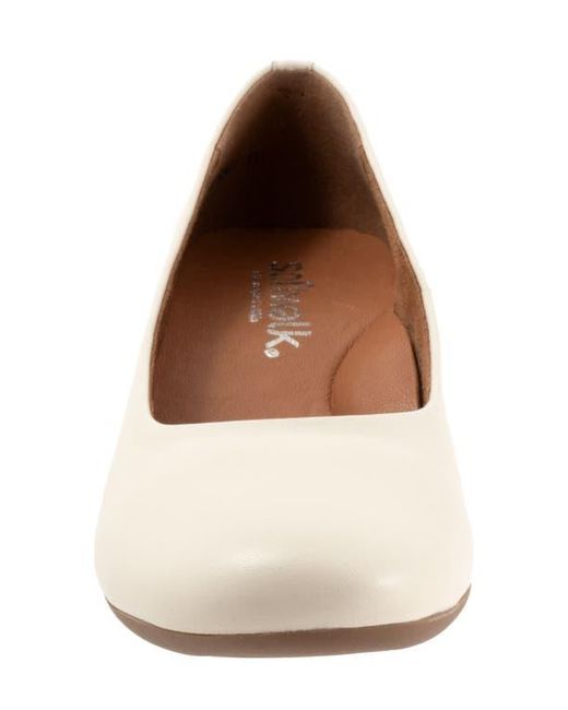 Softwalk® Brown Lynn Pump