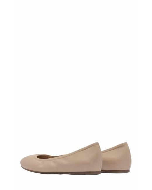 ABEO White Promenade Flat