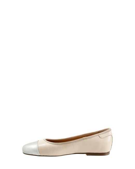 Trotters Natural Clara Cap Toe Flat