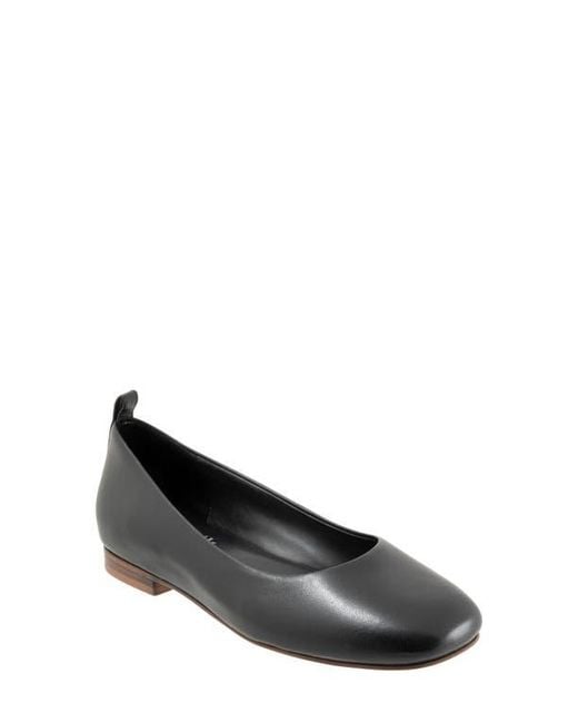 Softwalk® Black Kiris Flat