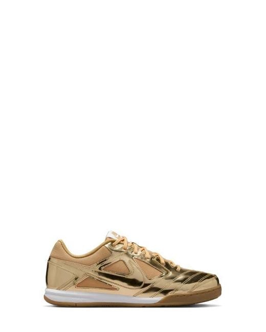 Nike Multicolor Gato Lv8 Soccer Sneaker for men
