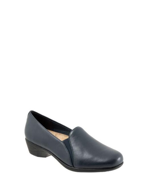 Softwalk® Gray Reagan Flat