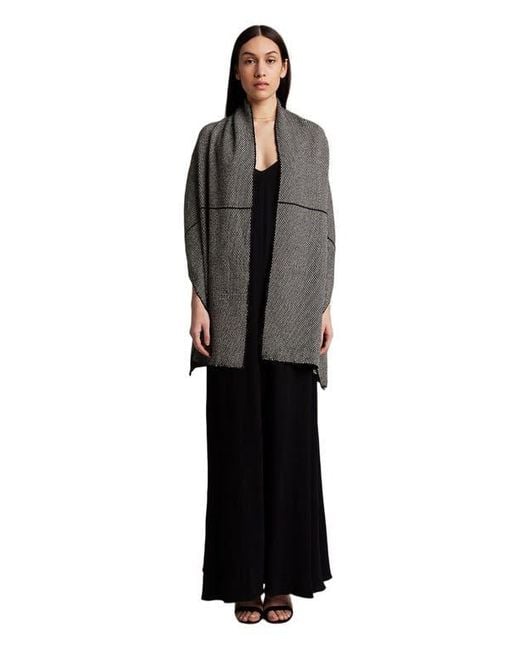 Voz Black Lineas Shawl