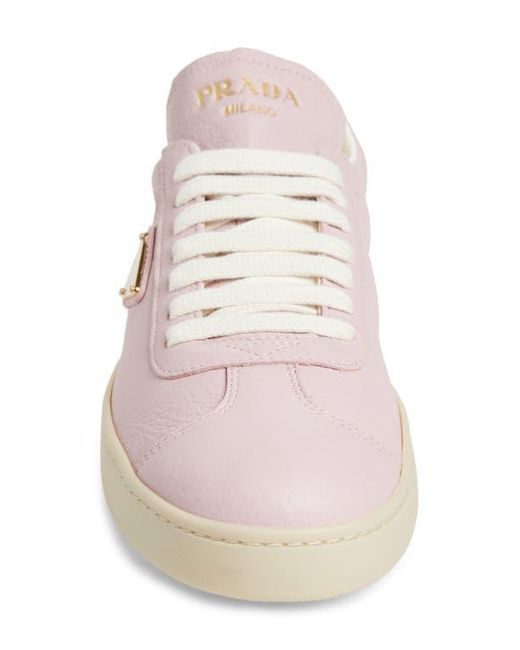 【PRADA】lady's 美品！triangleロゴ スニーカー pink Prada Lane Triangle Logo Deerskin Leather Sneaker in Pink | Lyst
