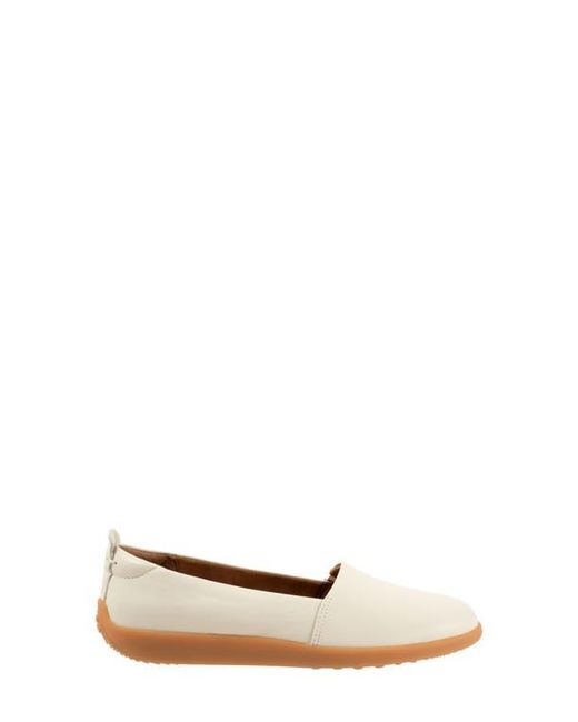 Softwalk® Natural Deva Flat