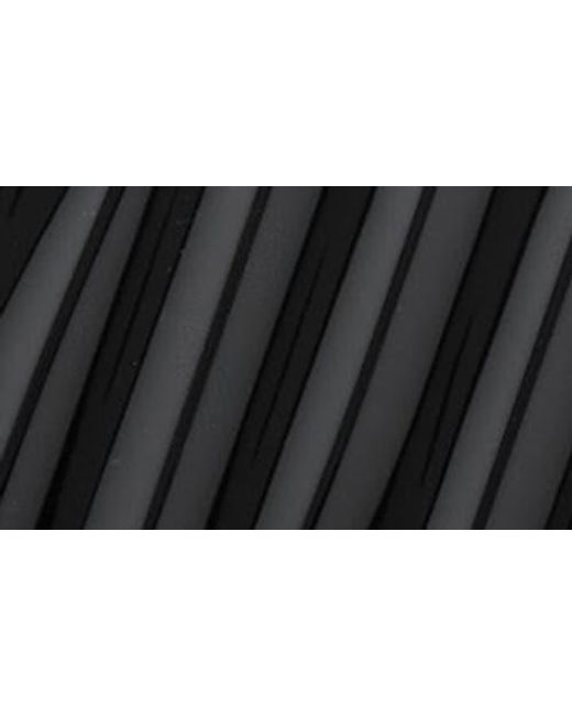 Tumi Black 19 Degree 22-Inch Expandable Spinner Carry-On for men